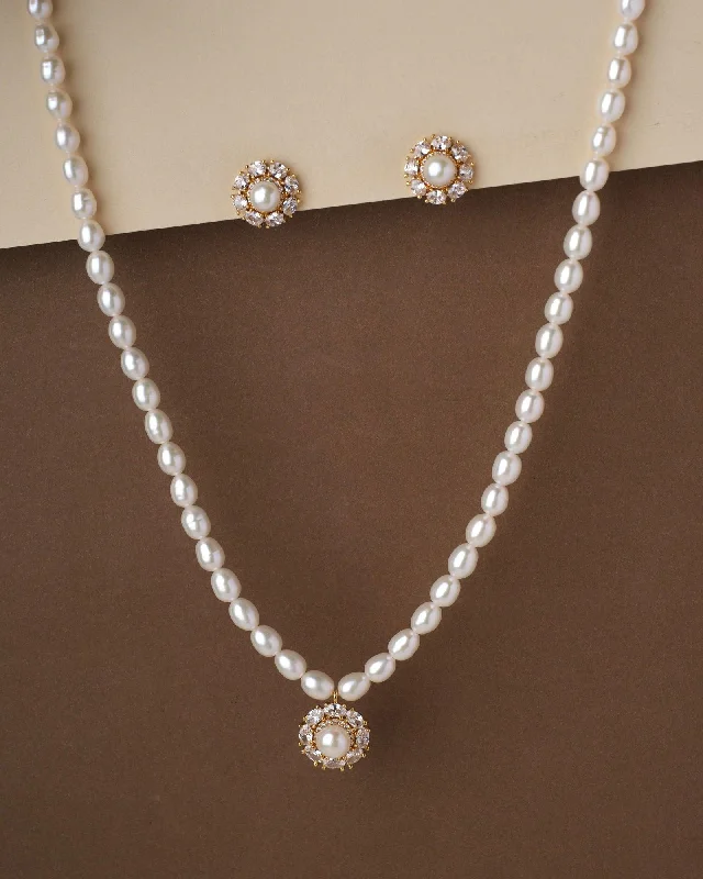 engraved necklaces for women -Floral Stone Studded Pearl Necklace Set