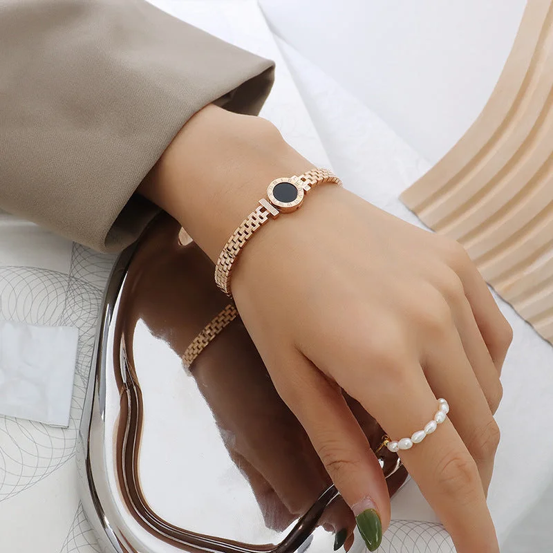 Z118 Rose Bracelet